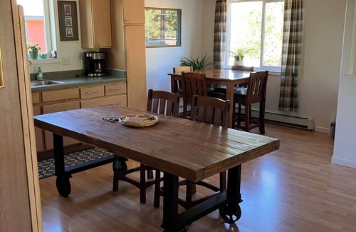 Huffman - O' Malley Apartment | Modern 2-bedroom corporate apartment with WiFi, fitness room in South Anchorage