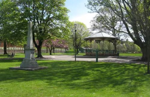 Dumfries Apartment | Modern 2-Bedroom Flat Near Park & River