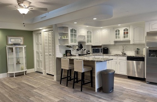 Wellington Cottage | Modern 2 bedroom Getaway in Prime Equestrian location