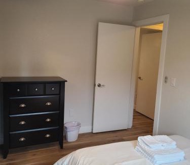 Fairview Apartment | Modern 2 Bedrooms near downtown