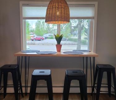 Fairview Apartment | Modern 2 Bedrooms near downtown