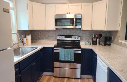 Fairview Apartment | Modern 2 Bedrooms near downtown