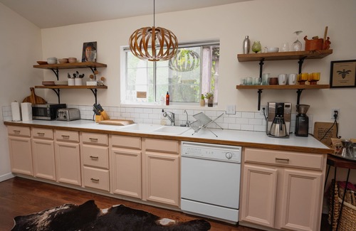 Kenwood House | Modern 2 BR Retreat w/Pool & hot tub in Sonoma on 2 acres along a seasonal creek