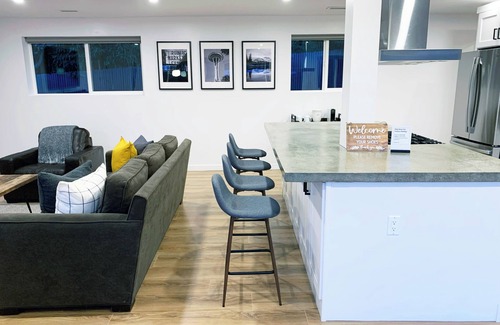 Seattle Metro Area House | Modern 2 BR, Spacious Guesthouse in Seward Park/Columbia City Next to Lake WA