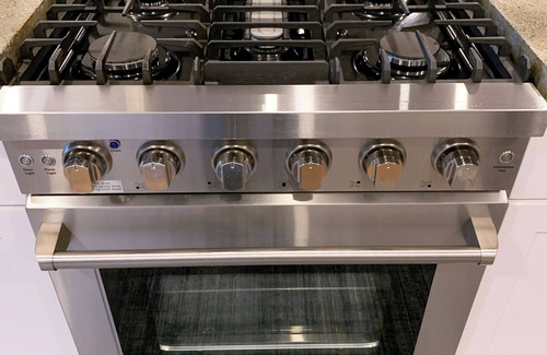 Seattle Metro Area House | Modern 2 BR, Spacious Guesthouse in Seward Park/Columbia City Next to Lake WA