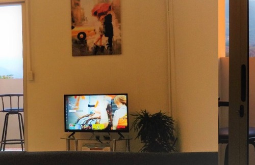 Santa Ana Apartment | Modern 2br/1.5ba Apt w/AC, View & Location. #B