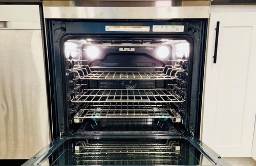 South San Jose Apartment | Modern 2BR Guest Suite w/Kitchen, W&D, Free Parking, Fire Pit - 10 mins to SJC