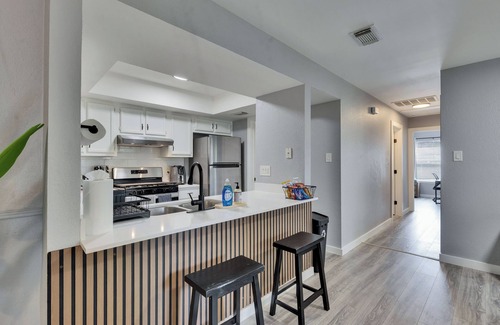 Los Indios House | Modern 2BR in North Austin! Pet Friendly + WFH Ready