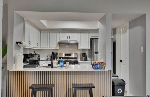 Los Indios House | Modern 2BR in North Austin! Pet Friendly + WFH Ready