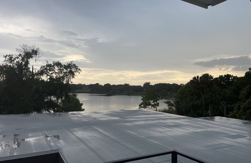 Maitland House | Modern 2BR Lake House in Exclusive Area – No Smoking