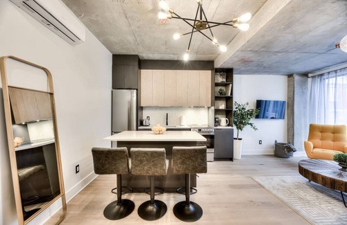 Cite Multimedia Apartment | Modern 2BR Suite Old Montreal F2