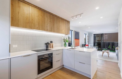 Mission Bay Apartment | Modern 2BR Townhouse in Mission Bay I Zodiak Stays