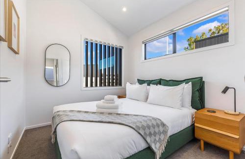 Mission Bay Apartment | Modern 2BR Townhouse in Mission Bay I Zodiak Stays