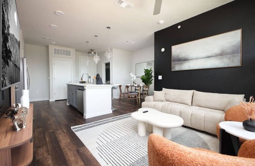 Southtown Apartment | Modern 2BR-w/Prkng, Near Rvrwalk, Dome & Conv Ctr