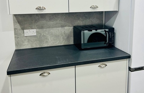 Glasgow House | Modern 3 bedroom house with private parking, modern kitchen and easy access around Glasgow