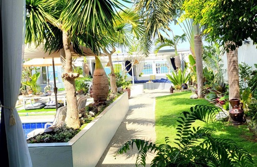 Bacnotan House | Modern 3-bedroom house with WiFi and AC in Bacnotan