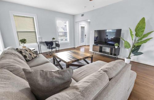 Riverside Terrace House | Modern 3BD Getaway Close to Downtown& NRG I Wi-Fi & Parking