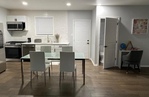 Calumet City Villa | Modern 3Bed 2Bath Cozy Ranch with DIY Art Porch