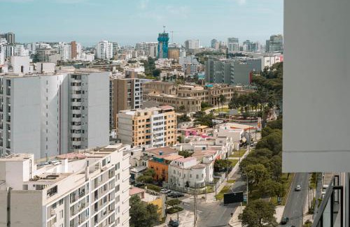 Jesus Maria Apartment | Modern 3BR 2BA Apt Gym and Parking Near Real Plaza, UP and Trendy Cafés