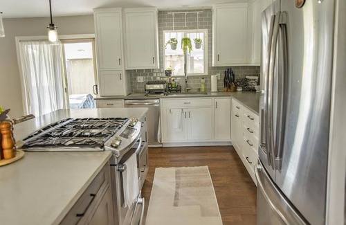 Marston House | Modern 3BR Getaway: Backyard Oasis, Chef Kitchen, Offices & 15 min to Red Rocks