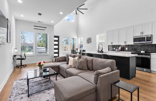 Northside House | Modern 3BR Luxury Home near Downtown Houston