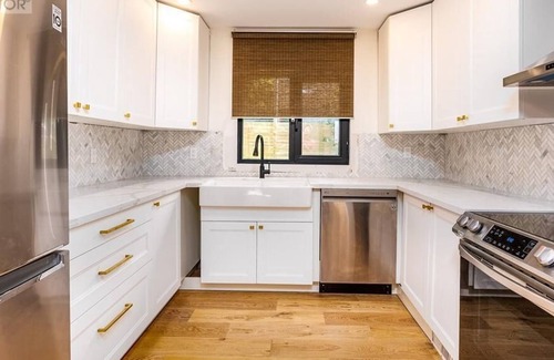 Dunsford Cottage | Modern 4 bedroom cottage with high speed internet and Central AC