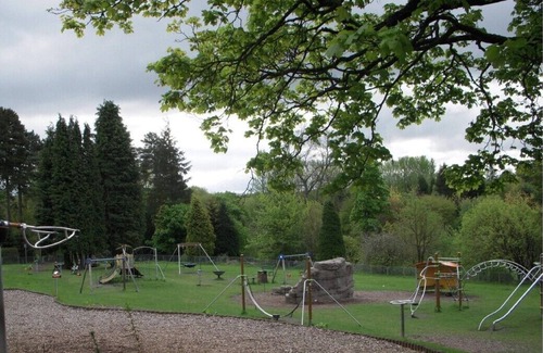 Fintry Cottage | Modern 4 Bedroom Country House with 1 acre gardens