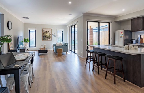 Clyde House | Modern 5bedrooms Clyde home