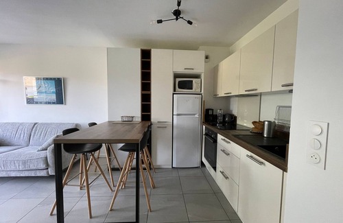 Vieux-Boucau-les-Bains Apartment | Modern Apartment in Vieux-Boucau: Near Beach, Shops, Parking & Terrace