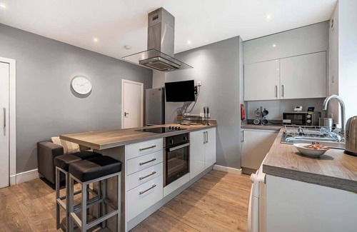Burnley House | Modern & Affordable home - Contractors & Leisure