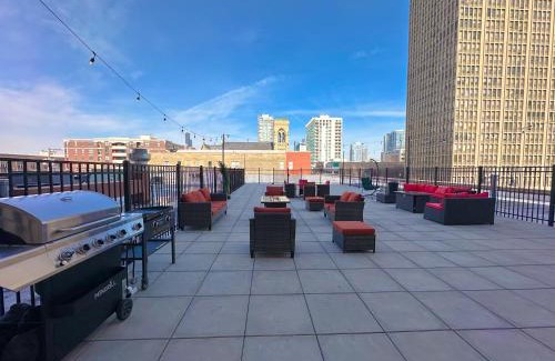 Near South Side Apartment | Modern and Bright 2BR on Michigan Ave with Optional Parking and Gym Access Near Soldier Field & Grant Park