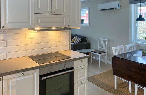 Kinda Municipality House | Modern and cozy cottage overlooking lake Åsunden.