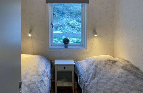 Kinda Municipality House | Modern and cozy cottage overlooking lake Åsunden.