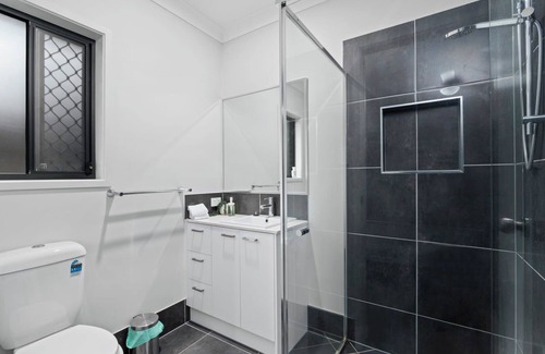 Park Ridge House | Modern and Cozy Family Home