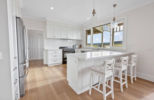 Ellaswood House | Modern and elegant 5 bedroom farmhouse with magnificent views