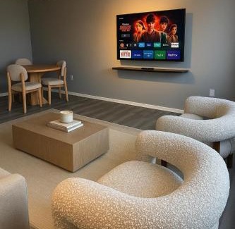 Downtown Hartford Apartment | Modern and Harford Center 1-BR Near XLCenter and ConventionCenter