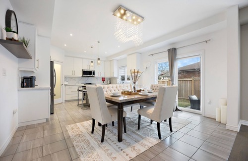 Stoney Creek House | Modern and Luxurious - 28 Minutes from Niagara Falls!