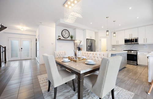 Stoney Creek House | Modern and Luxurious - 28 Minutes from Niagara Falls!