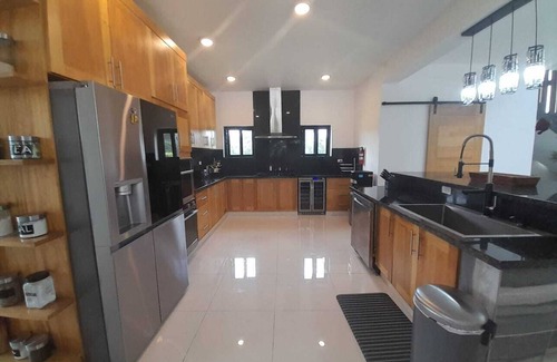 Munoz Villa | modern and minimalist villa - 5 minutes from the beach!