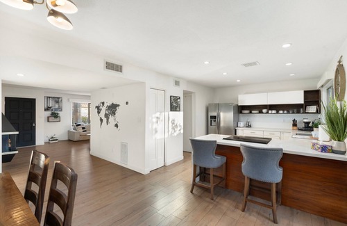 South Scottsdale House | Modern and Spacious 3 Bdrm Scottsdale Townhouse!