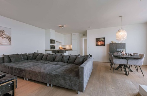 De Kaaien Apartment | Modern Antwerp Apartment With City Views 2 Bedrooms