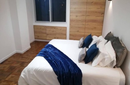 El Poblado Apartment | Modern apartment-1 block from El Poblado park