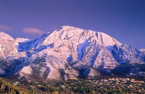 Mount Olympus Apartment | Modern Apartment close to freeway!