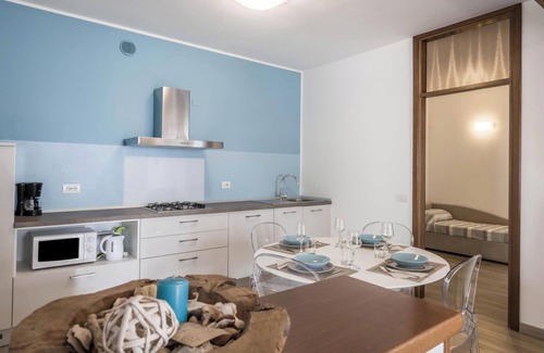 Cassone Apartment | Modern Apartment “Fiocco” with Lake View, Wi-Fi, Air Conditioning and Terrace