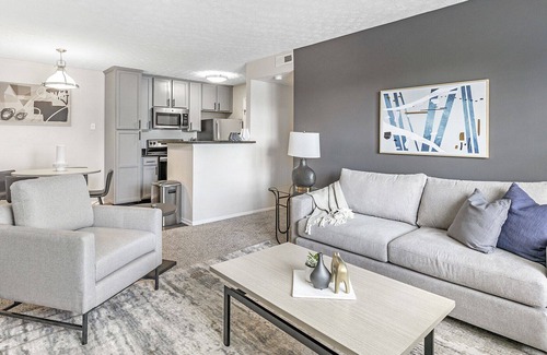 Lewis Center Apartment | Modern Apartment in Prime Location (ID3447X43)