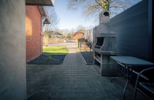 Niebuell Apartment | Modern apartment in Niebüll with Smart TV & WLAN