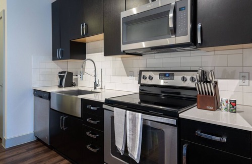 South Lamar Apartment | Modern Apartment in Prime Location (ID5077X2)