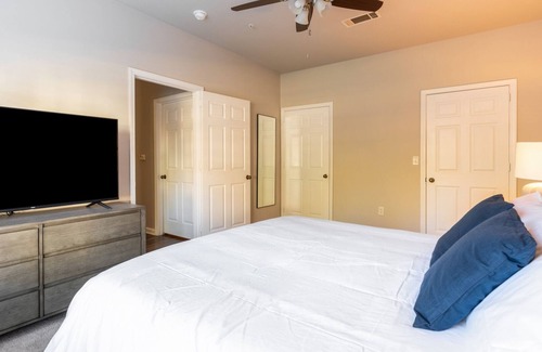 Midlothian Apartment | Modern Apartment in Prime Location (ID7365X03)