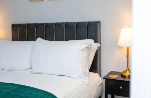 Mapperley Apartment | Modern Apartment Spacious Double Bed Off Road Parking Suite 8