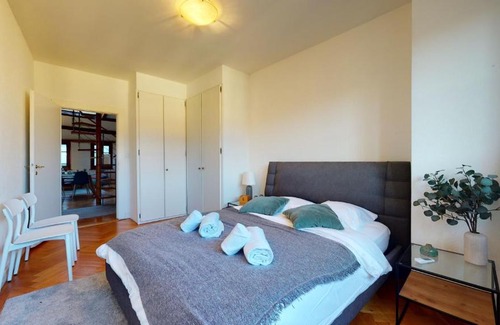 Bourg-de-Four Apartment | Modern apartment with a view of the Jet d'Eau